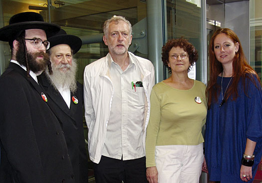 Rabbis sport ‘Free Palestine’ badges for Gaza art show inews073010_06
