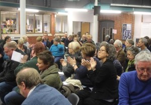 An alternative proposal to build flats for public sector workers was greeted with mass approval. 