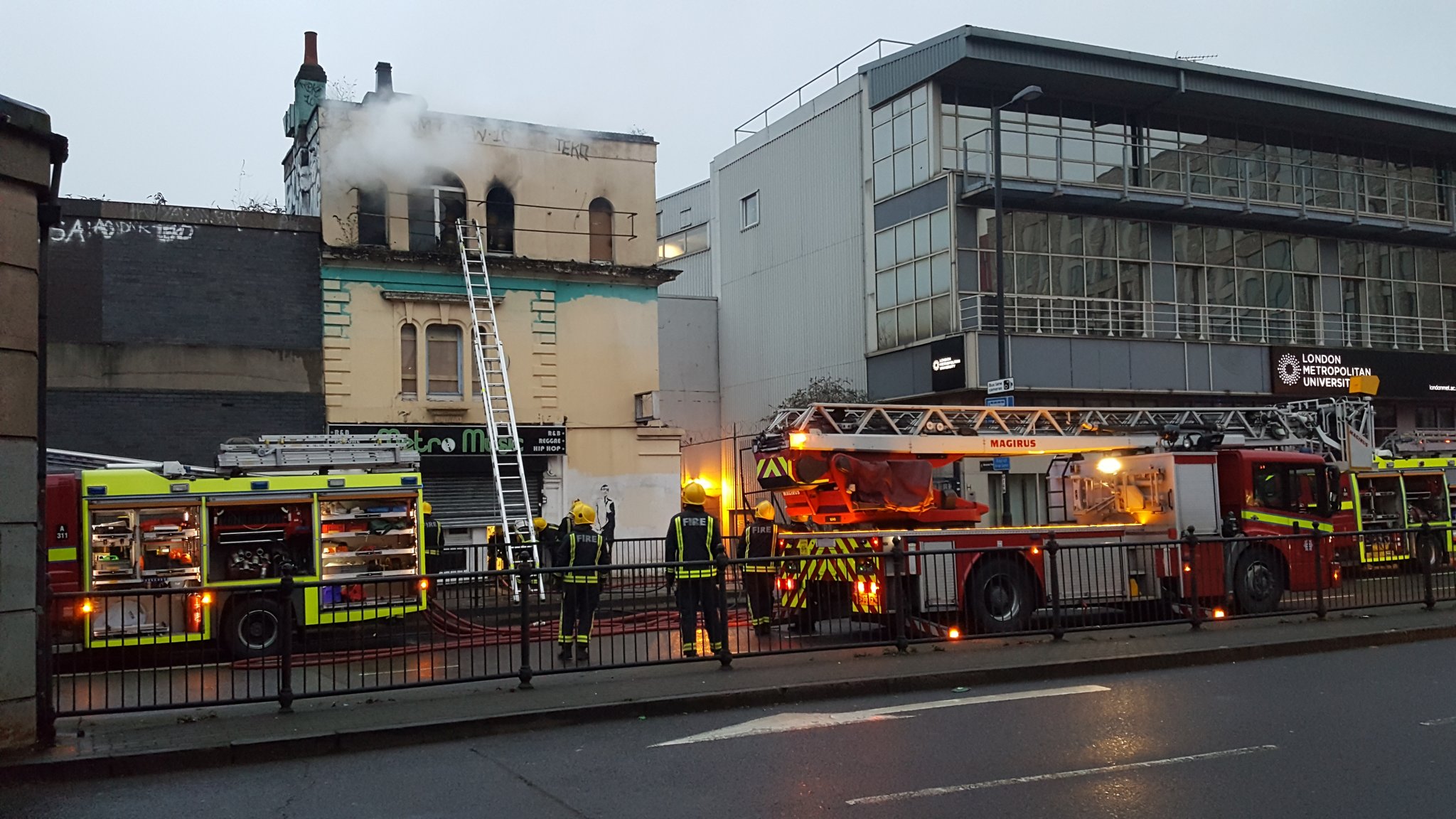 holloway Rd fire 11/02/2017 - credit Stephen Kent