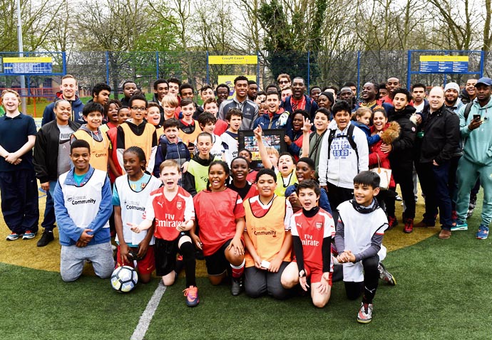 Arsenal ace Alex Iwobi makes extra time for young footballers Arsenal Iwobi Kicks 8 170329MAFC