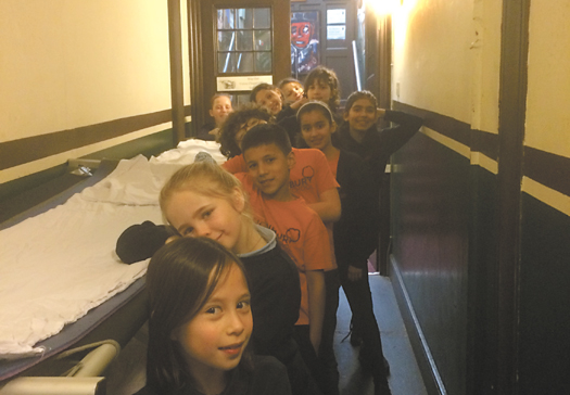 Canonbury pupils help the homeless Canonbury Primary pupils at Union Chapel