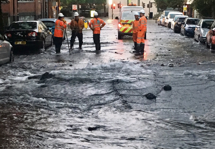 Thousands left without water due to faulty valve, Thames Water says Floods undefined-1