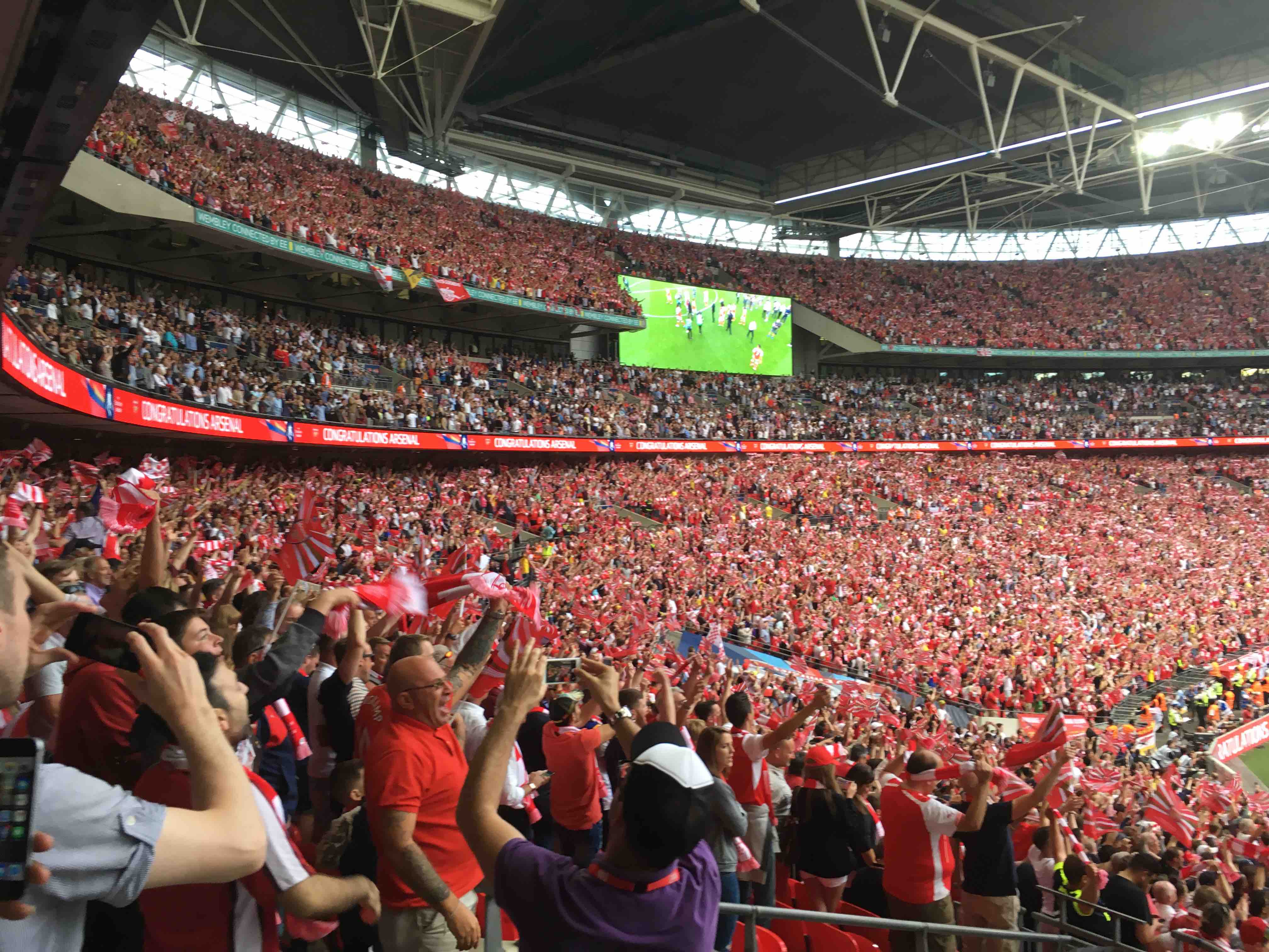 Arsenal beat Chelsea to win the FA Cup arsenalred