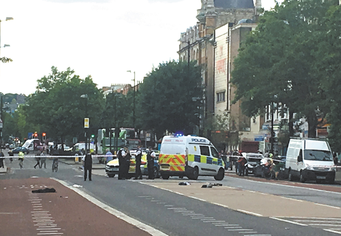 Onlookers rush to the aid of Holloway Road stab victim Stabbing