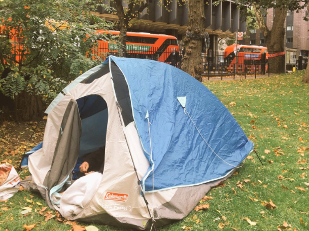 Hotel guests in King’s Cross complain rough sleepers spoil the view homelesstent