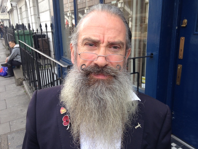Plumber ‘Papa Noel’ raises £6,000 for cancer charity by shaving hair and beard beard