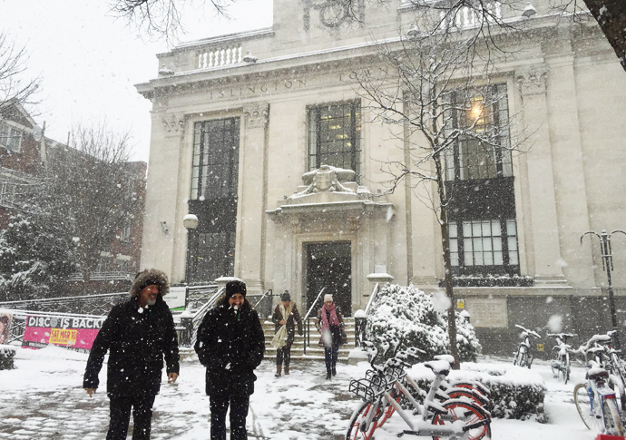 Islington slipping back into winter! Snow town hall