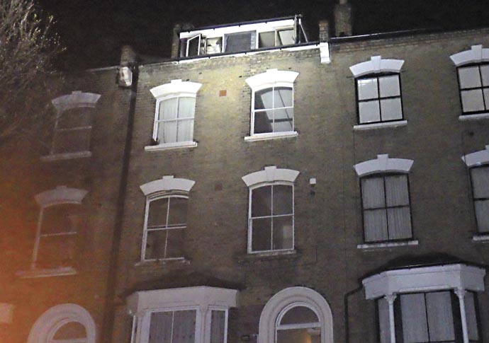 Candle blamed for 2am blaze at Holloway flat holloway fire fire