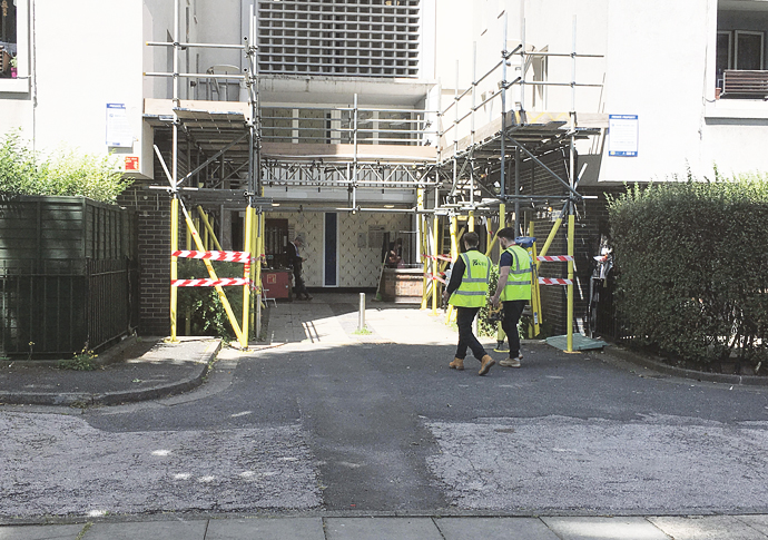 Finsbury tower block cladding finally comes off st marys tower scaffolding2