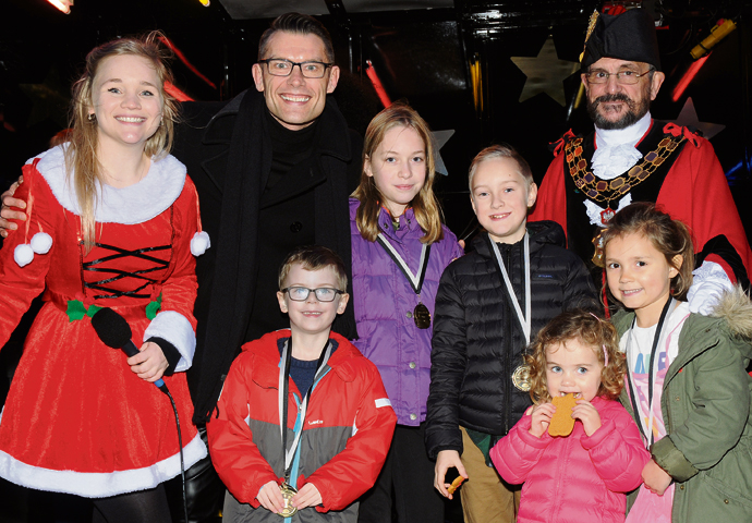 MasterChef star lights Archway up for Xmas Christmas lights T 18DI 4335 0006 - Keith Emmitt