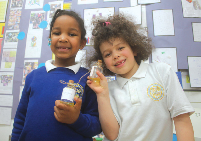 Creative stinking! Barnsbury pupils find the fun in science and engineering St Andrew’s STEM_5a