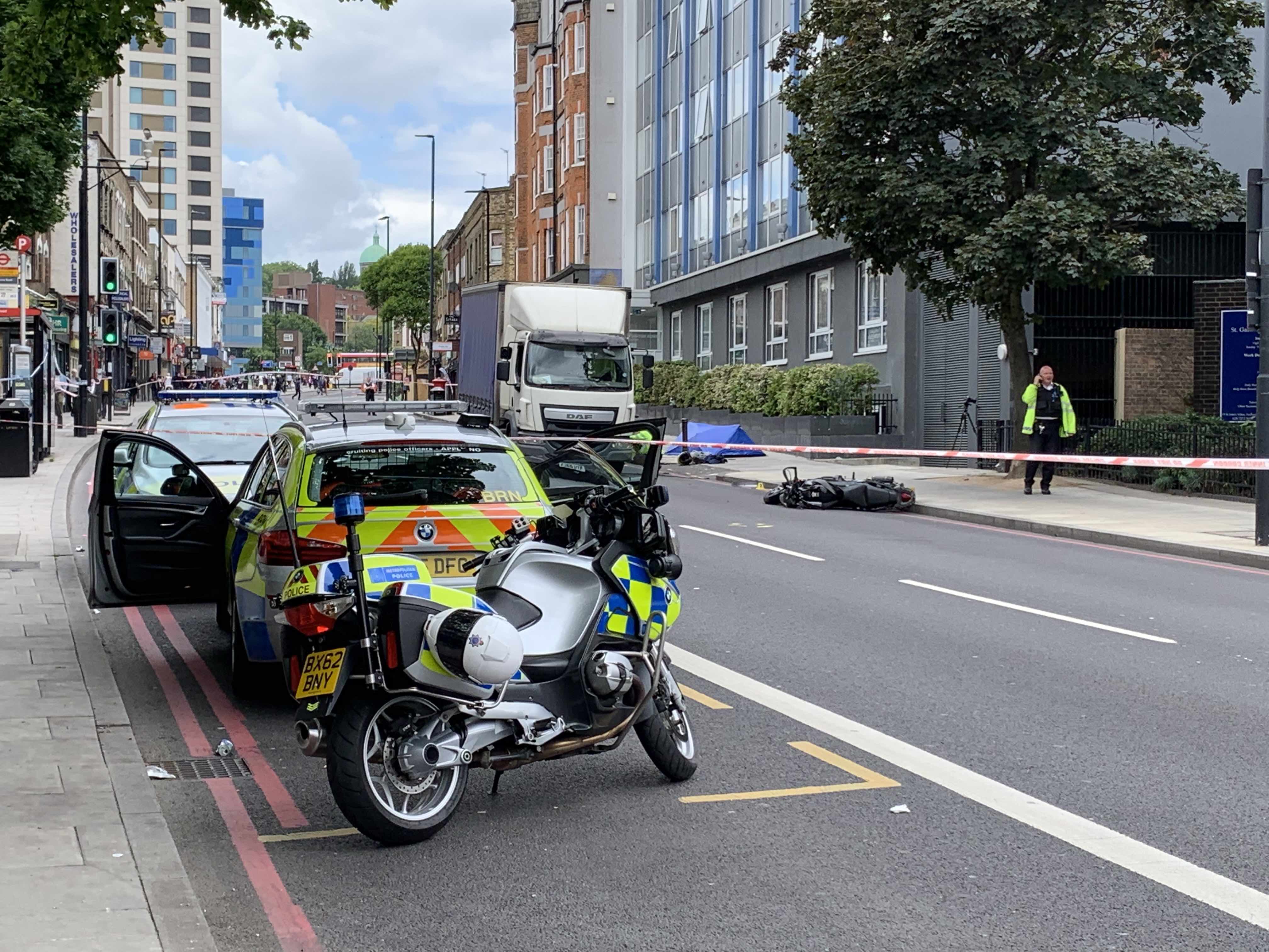 Passers-by try in vain to save man’s life after crash in Holloway IMG_1762