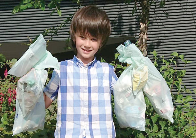 Lewis Murphy_litter-picking_1b