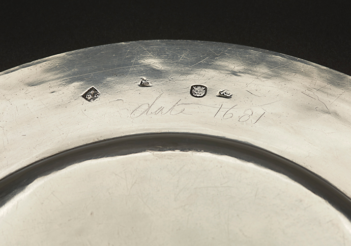 Pepys, a silver plate show-off Pepys' plate- Detail