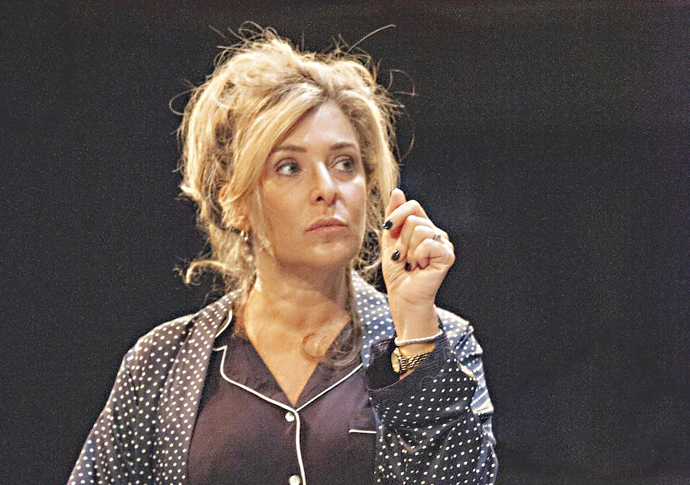 Tracy-Ann wins praise in challenging role tracy-ann-oberman-brenda-kapowitz-mother-of-him-park-theatre-photos-by-bronwen-sharp-6527