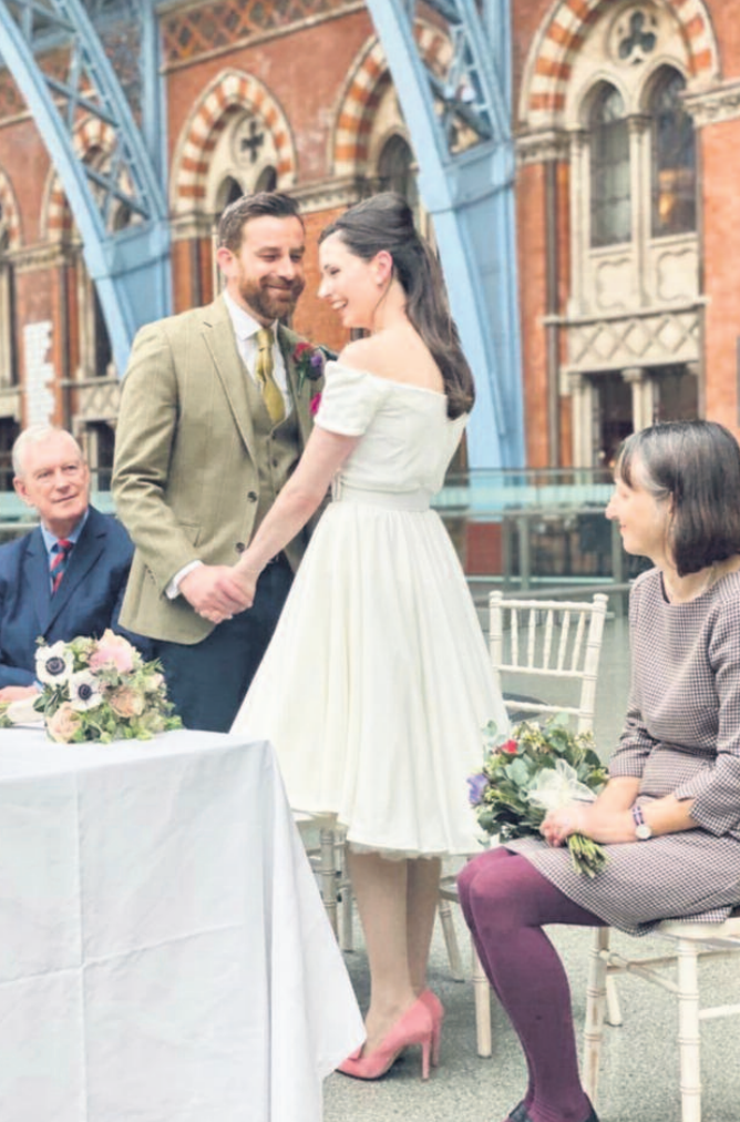 Couple catch the last wedding before virus ban Screen Shot 2020-03-27 at 11.34.16