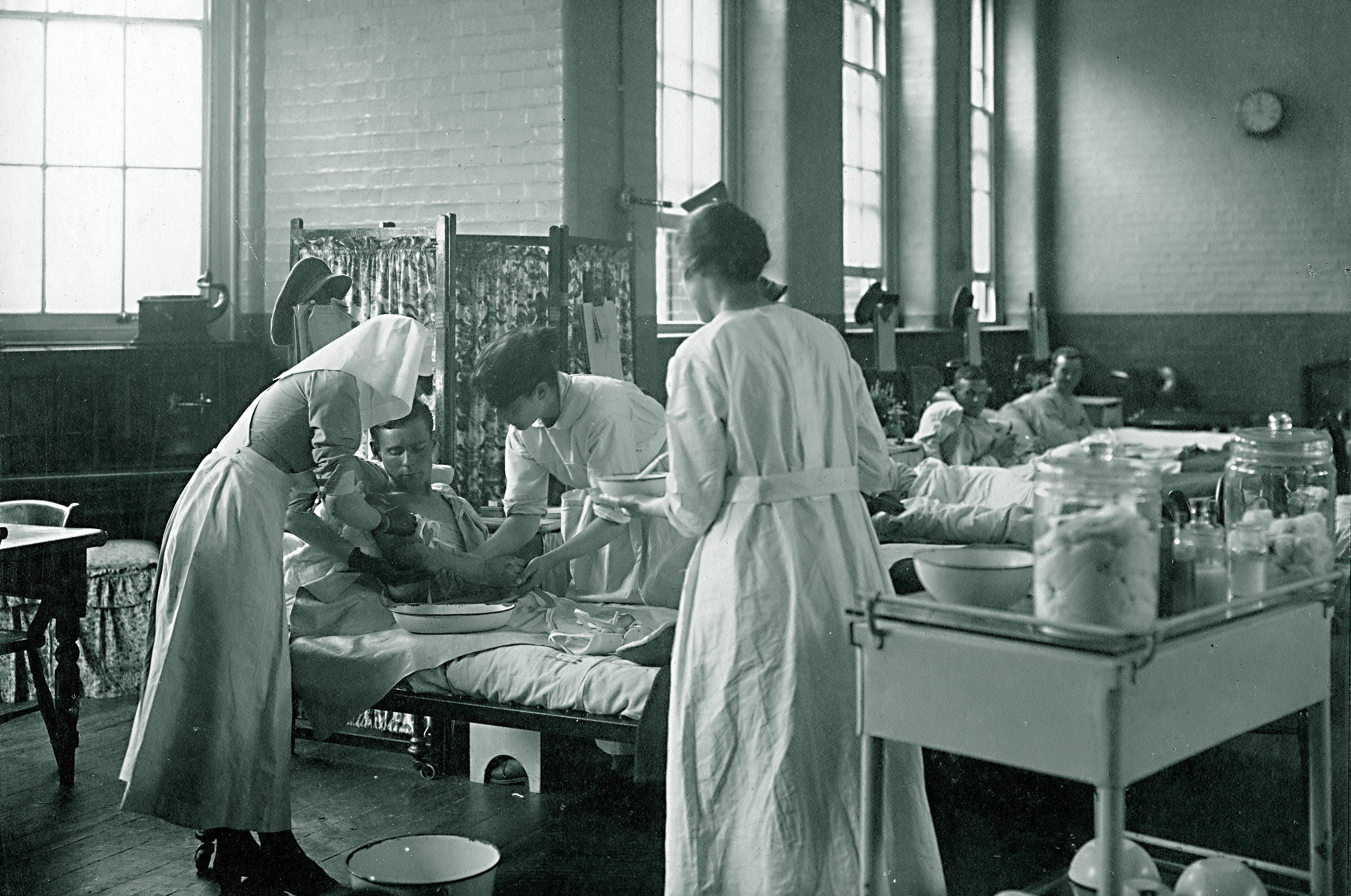 Review Book Club: Frontline heroes of Endell Street Endell Street Womens ward