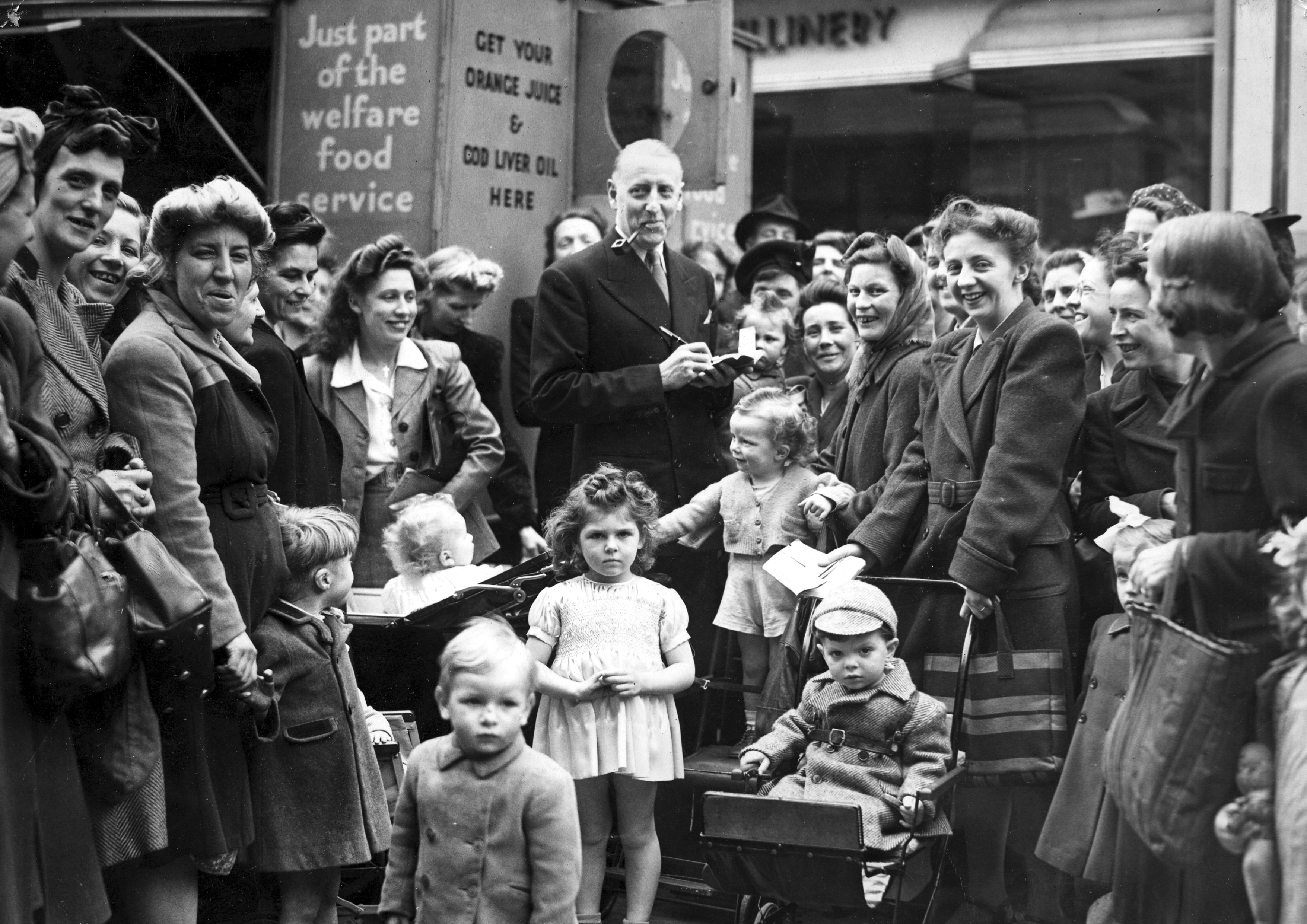‘We’ll meet again’: Online exhibition shows borough life during the war Finsbury Food Office 1942