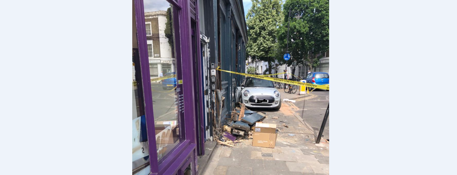 Car crashes into the side of Islington pub mini 2