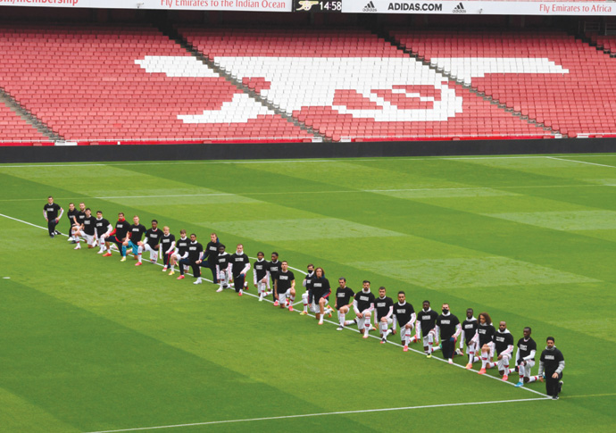 Arsenal players ‘take the knee’ in powerful show of solidarity Arsenal take the knee