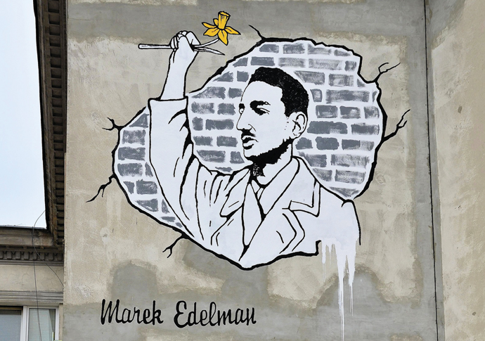 Mural in memory of Marek Edelman at 9b Nowolipki Street in Warsaw