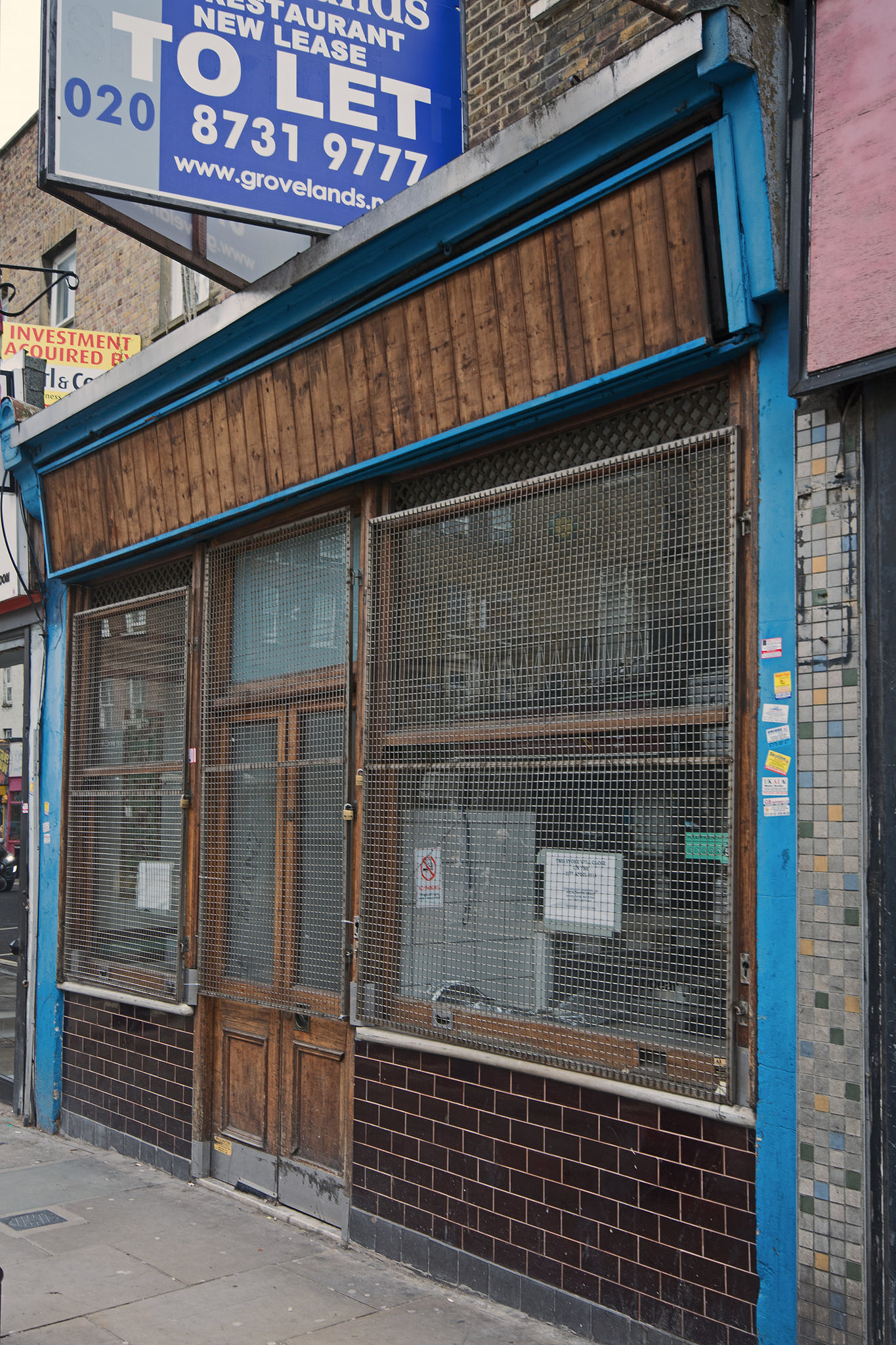 ‘Souvenir hunters remove sign’ from Chapel Market Manze’s manzes