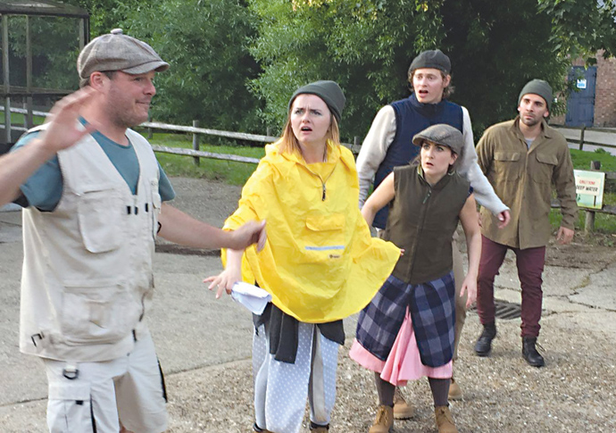 Bard on the farm: a new spot for theatre Freightliners Farm_theatre rehearsal_Mechanicals 1