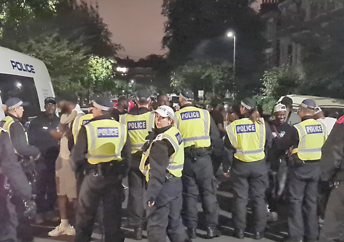 160 at ‘Airbnb house party’ broken up by police Police at scene of Archway Airbnb party