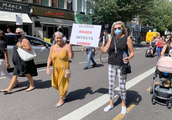 ‘Use tech to free residents from streets scheme’ Young demonstrators Charlie and Sammy at the latest roads protest Road closure protesters
