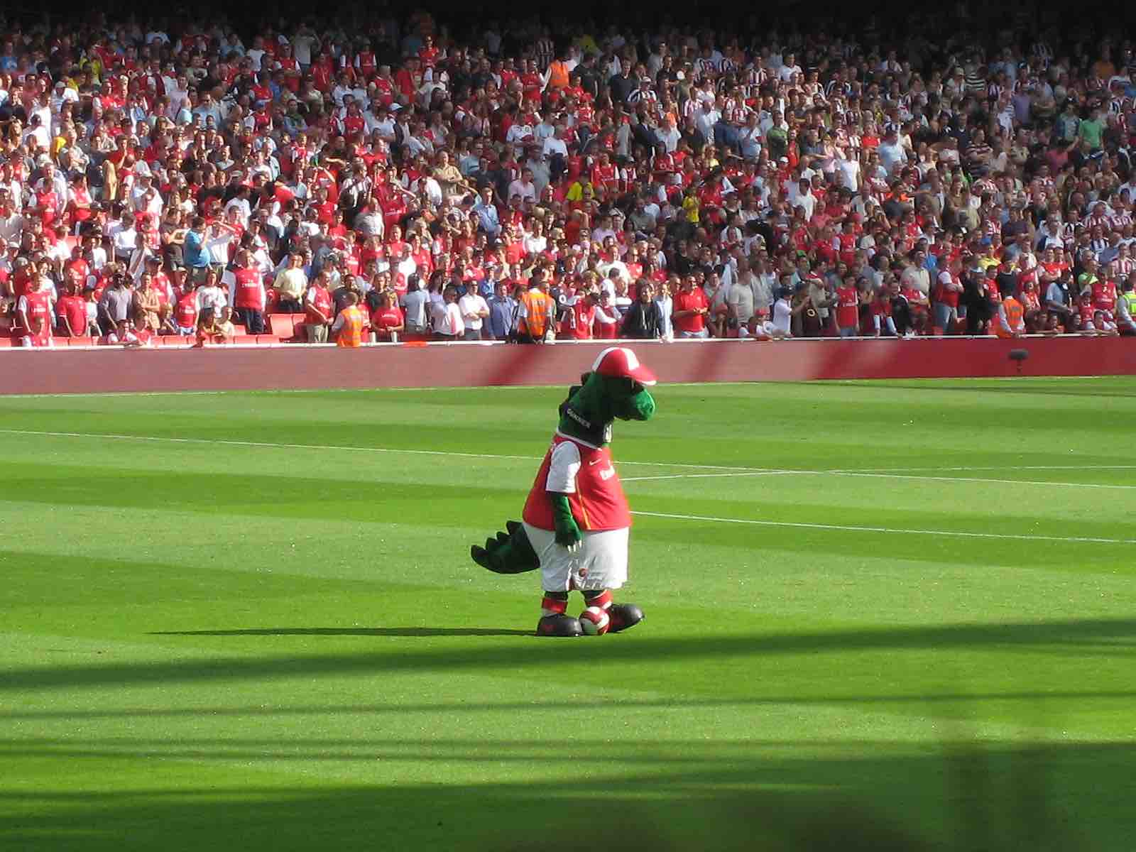Footballer Mesut Ozil offers to pay for Gunnersaurus to stay PIC CREDIT WONKER GUNNERSAURUS 250769146_ffb4db2ce5_h