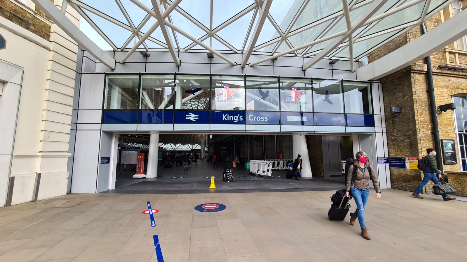 Footy fans leave movie crew in need of a little extra time king's cross station during covid pandemic