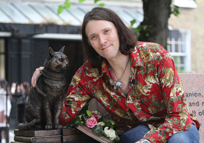 ‘I dread to think where I would be without Bob the cat’ James Bowen and Bob the cat statue