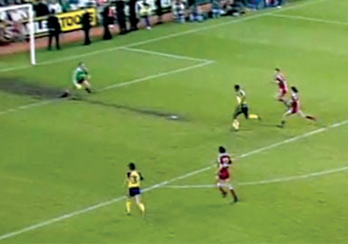 Michael Thomas winning for Arsenal