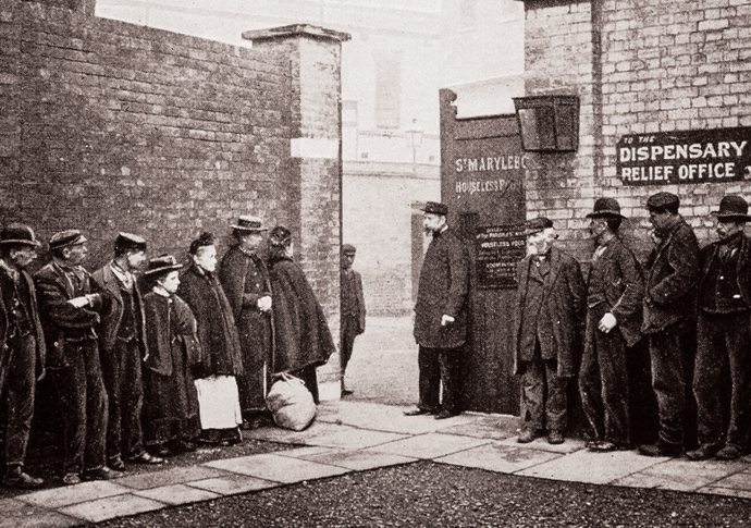People queuing at St Marylebone workhouse c1900_credit Wellcome Collection