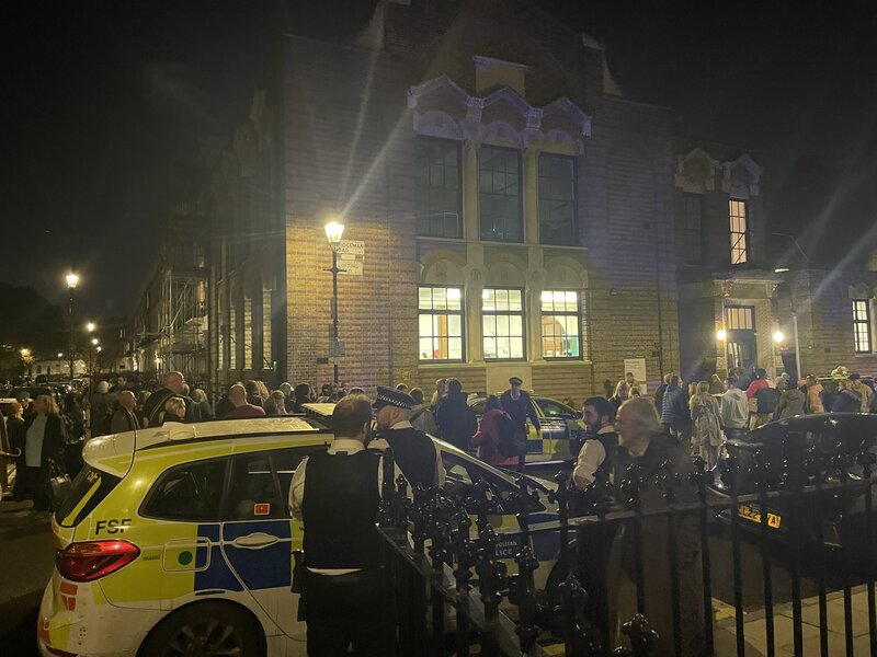 ‘We should have got a bigger room!’ rsz_scenes_outside_islington_west_library