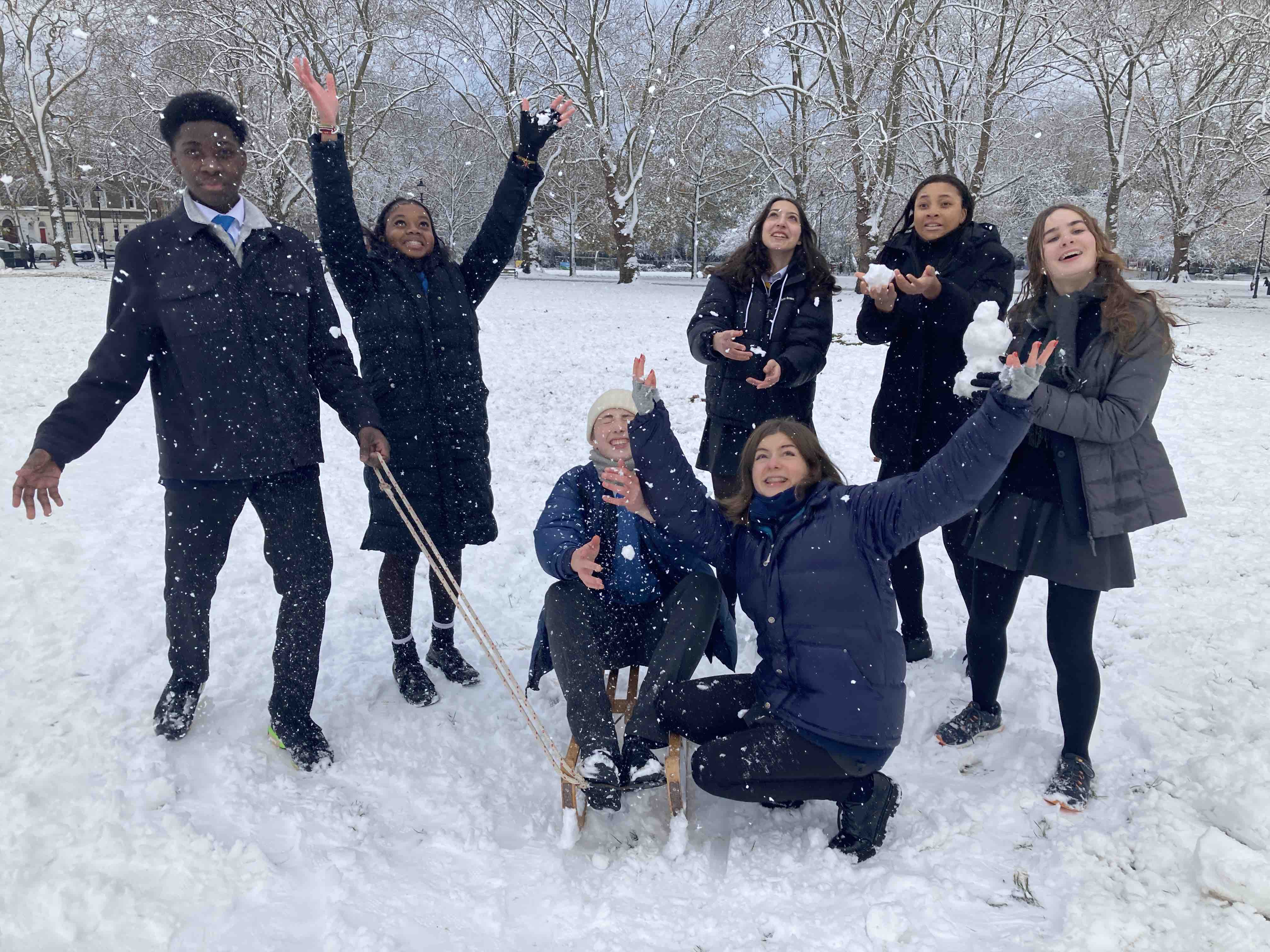 Wow! Snow Jerry, Leonie, Liamara (on sled) Maya (crouching), Sarah, Chiso and Francesca