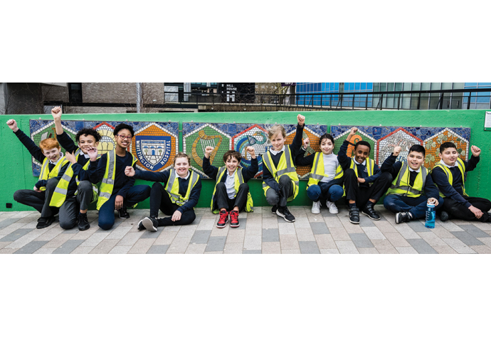 Mosaic tribute to Irish navvies navvies Mosaic