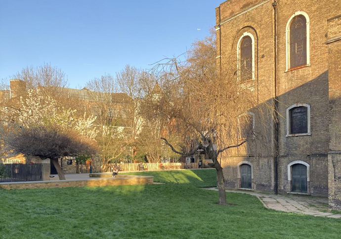 St James' church gardens