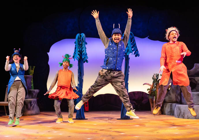 Review: The Smeds and the Smoos, at the Lyric, Shaftesbury Avenue The Cast of The Smeds and The Smoos - The Smeds And The Smoos - Photo Credit Mark Senior (2)