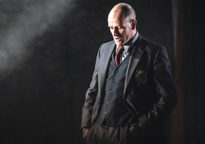 A Mirror Jonny Lee Miller_PHOTO Marc Brenner
