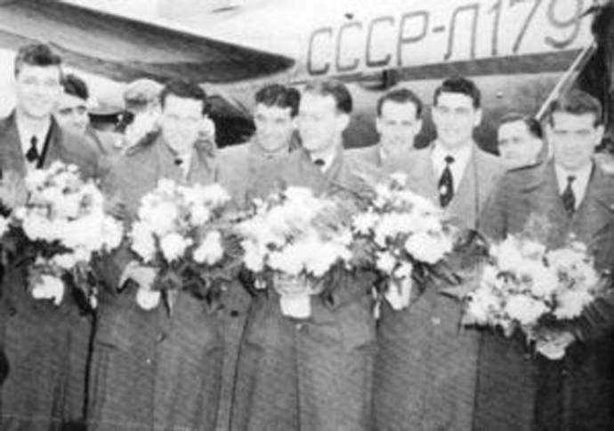 Revealed: Arsenal’s diplomacy own goal at Cold War ‘friendly’ Arsenal-russia-plane-moscow-300x211