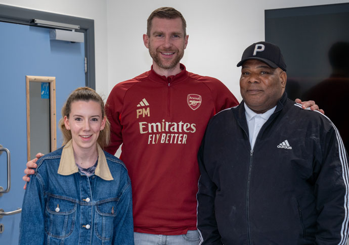 Ex-Gunners defender Per on hand to open mental health centre Per Mertesacker with Arsenal Hub service users (both consented)