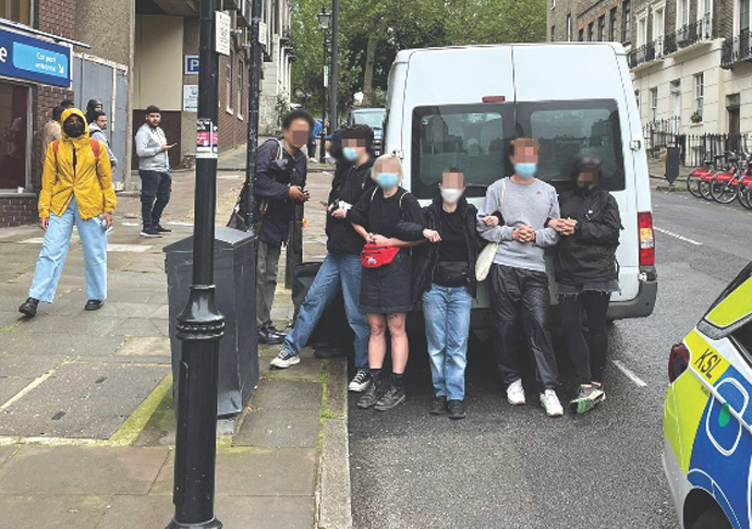 Protesters try to halt asylum seeker removal Protesters in Kings Cross