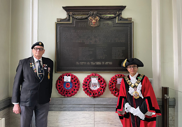 Mayor lays wreath for D-Day heroes Mayor and D-Day wreath