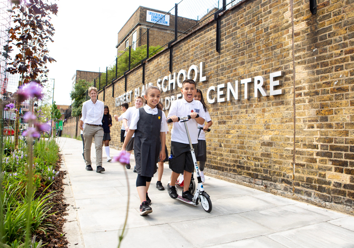 Council chiefs celebrate having city’s ‘healthiest streets’ Robert Blair School