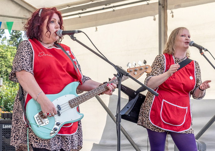 Top pop and pooches at Clerkenwell Festival Clerkenwell Self-described Kitchenpop-mummycore band I Doris jpg