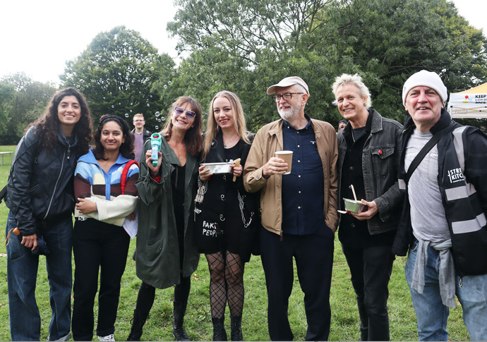 Warm welcome in the park for the homeless Jeremy Corbyn with Streets Kitchen and Amnesty UK staff-1