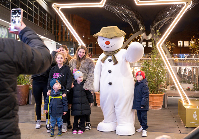 So this is Christmas! Angel-Central-Christmas-2024-London-Photographer-Simon-Callaghan-Photography-272