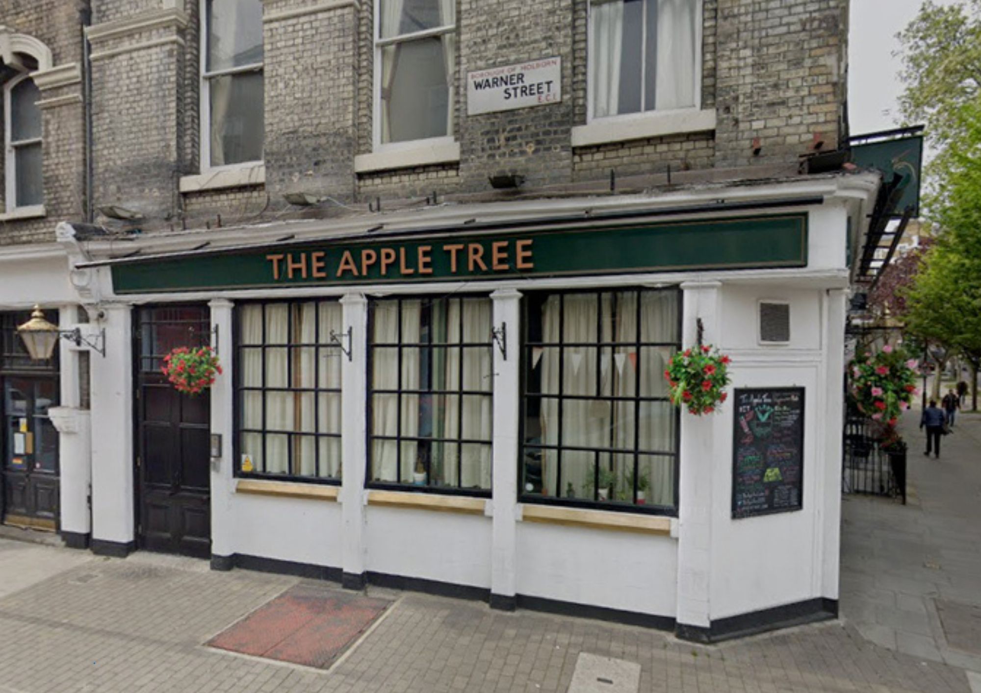 ‘Future generations will thank you for keeping these premises as a pub’ Apple Tree