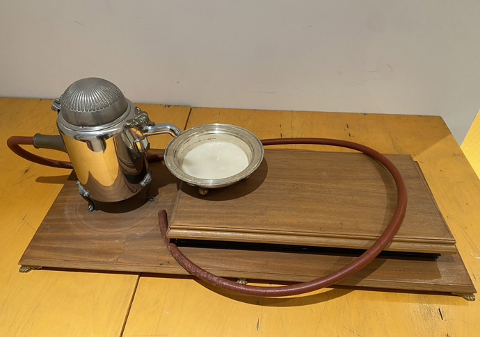 Moggy mania at museum! Cats Replica of self feeding cat contraption
